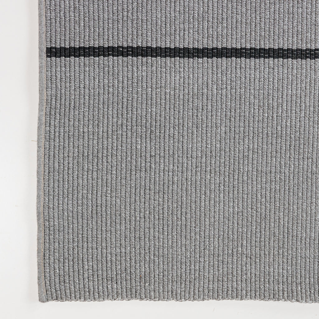 ALFOMBRA LAVABLE GRIS RAYAS NEGRAS DT 2989